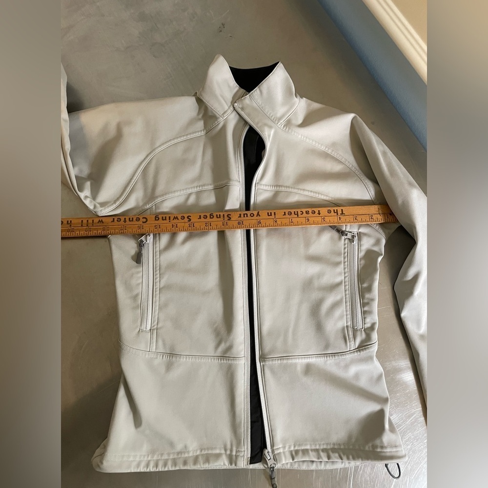 Women’s MEC Soft Shell - Picture 3 of 5